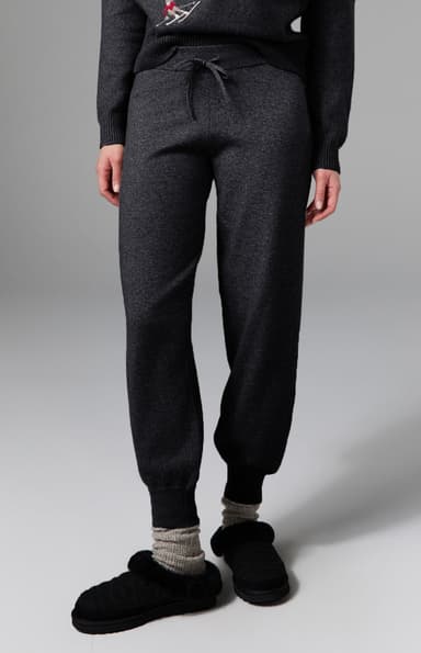 Ahaana Skier Sweater Jogger | Black