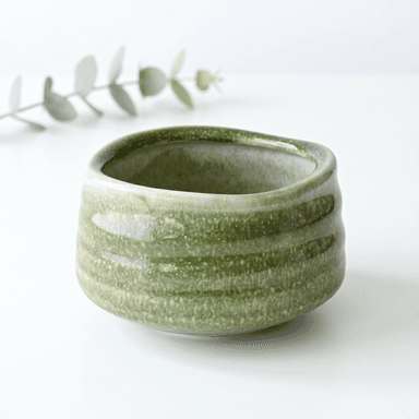 Green Ceramic Matcha Bowl 17 oz with Rolled Rim, Matcha Chawan for Whisking and Drinking, Tea Ceremony Bowl