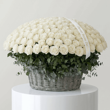 Luxury White Roses In A Basket - Large Bouquet