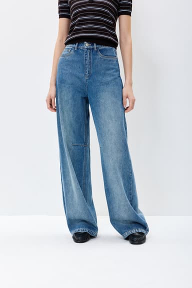 LILY Relaxed Curved-Leg Jeans