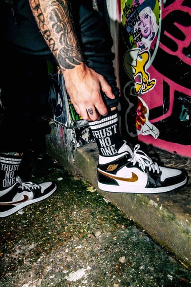 Trust No One Socks - Twisted Generation - Black
