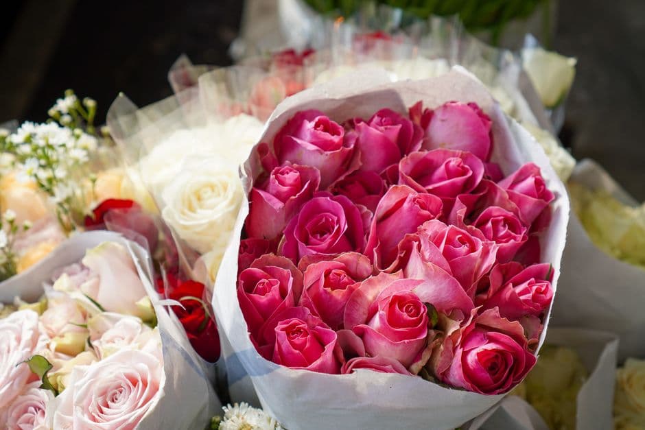 Best flowers for gifting: seasons, meanings and vase life