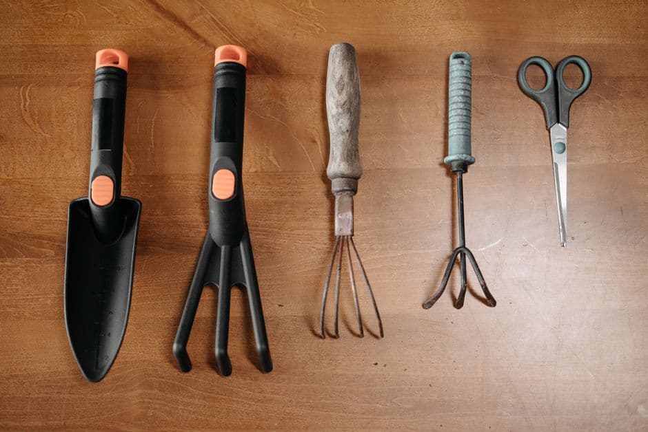 Garden tools for small spaces and balconies
