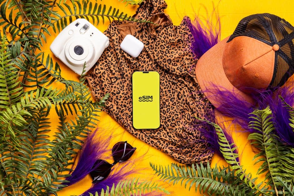 eSIM vs Traditional Roaming: Save 70–95% Abroad
