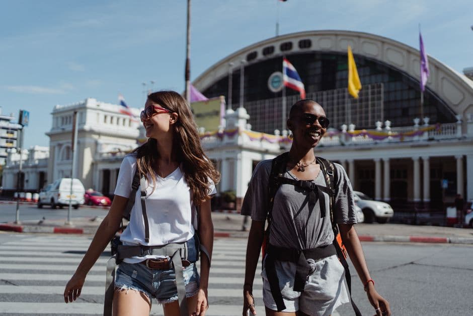 How to Choose an eSIM: Features Every Traveler Needs